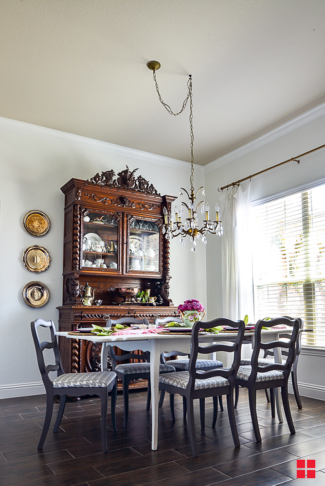 Dining room with white walls and a beige ceiling.